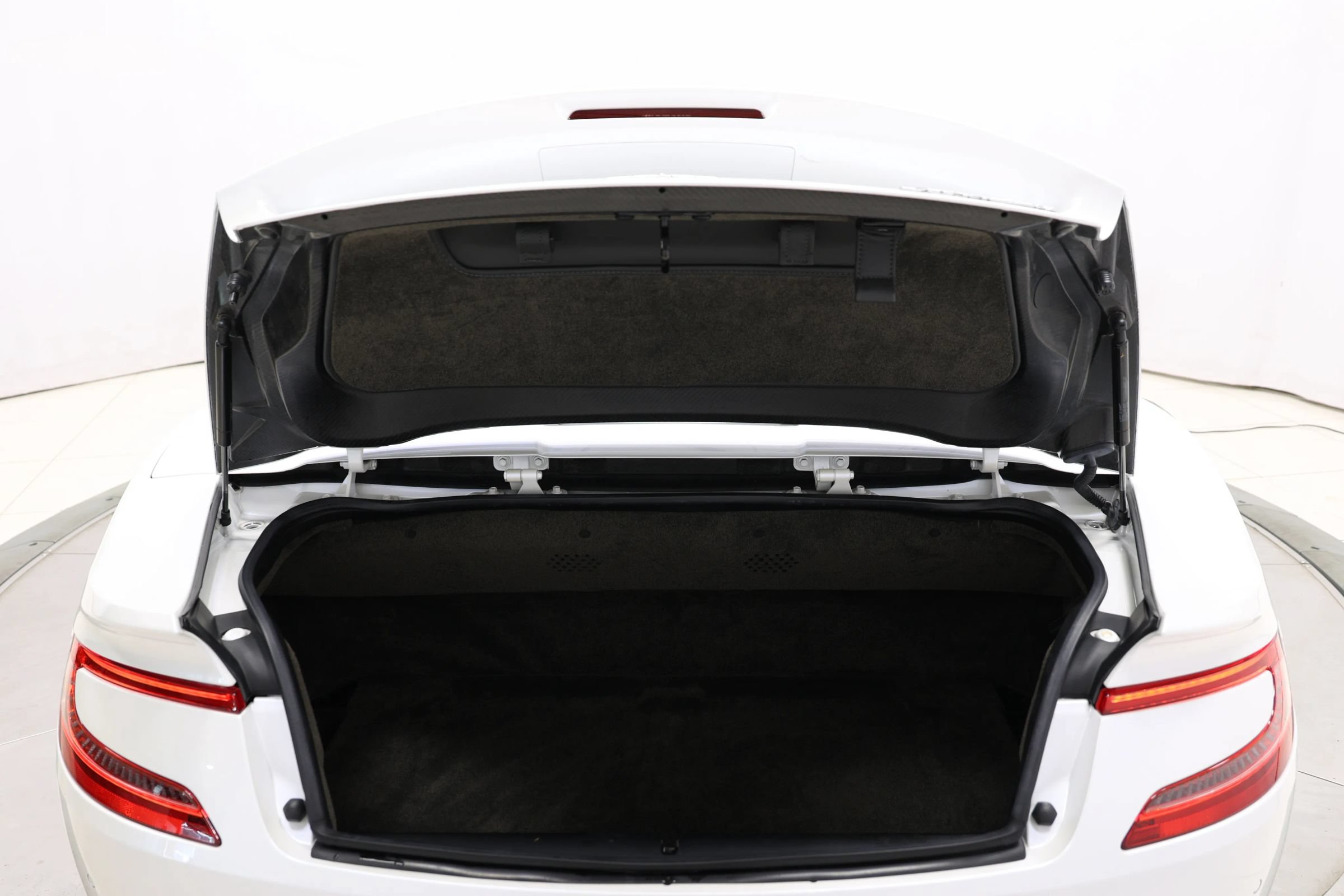 Used 2014 Aston Martin Vanquish Volante RWD image 62