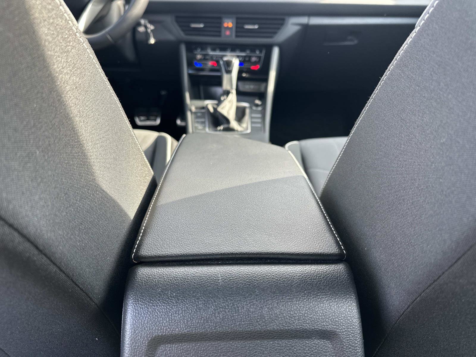 Used 2025 Volkswagen Jetta Sport image 14