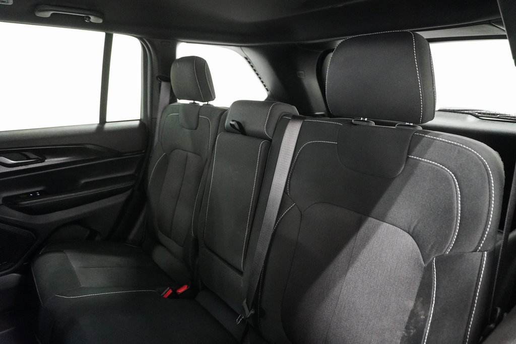 Certified 2025 Jeep Grand Cherokee Laredo w/ Luxury Tech Group I image 15