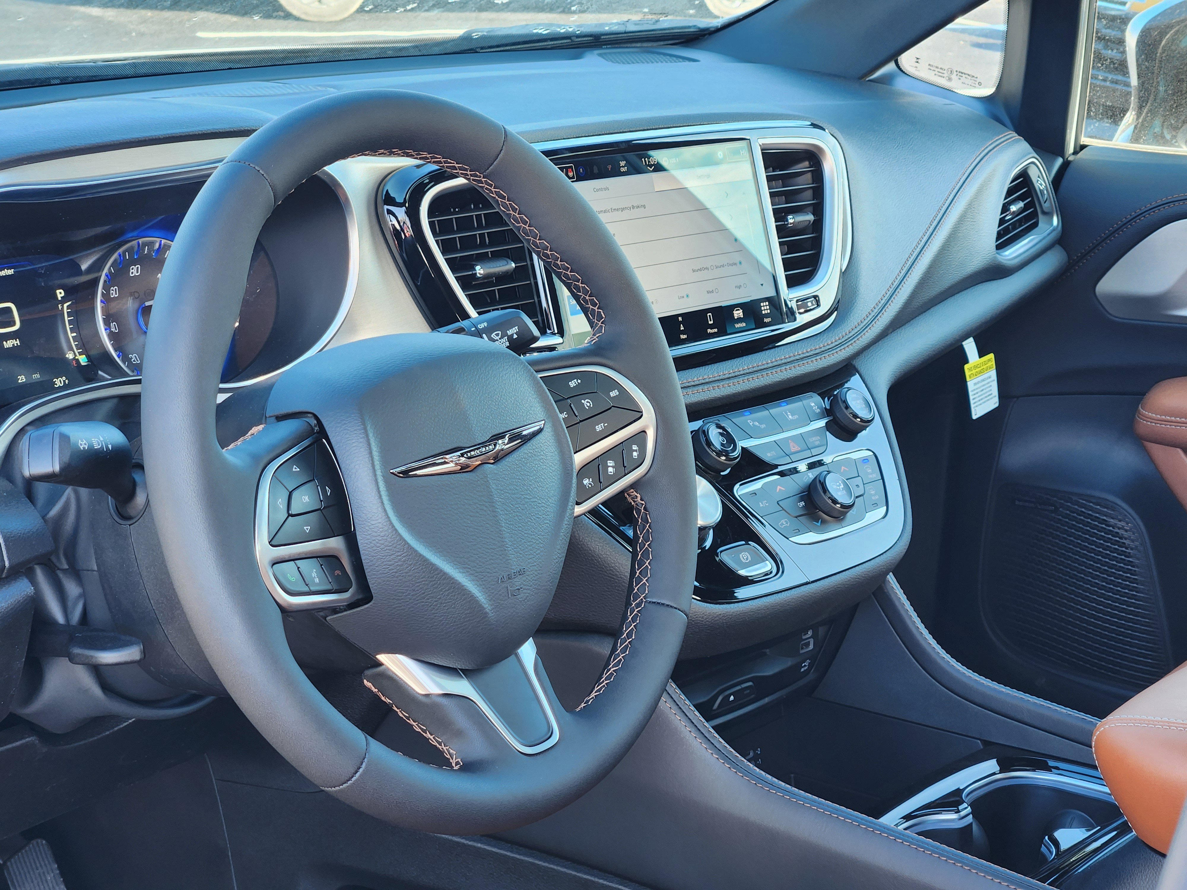 New 2026 Chrysler Pacifica Pinnacle image 23