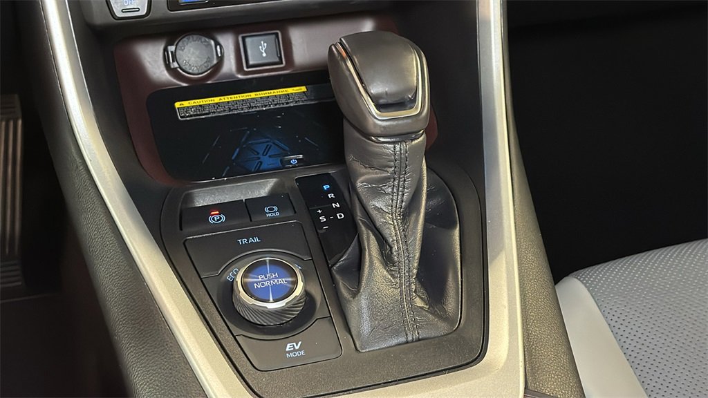 Used 2020 Toyota RAV4 Limited image 23