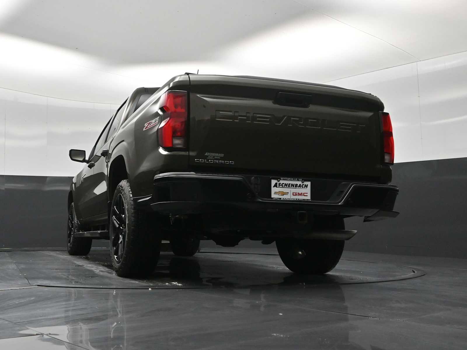Used 2024 Chevrolet Colorado Z71 w/ Z71 Convenience Package 2 image 23