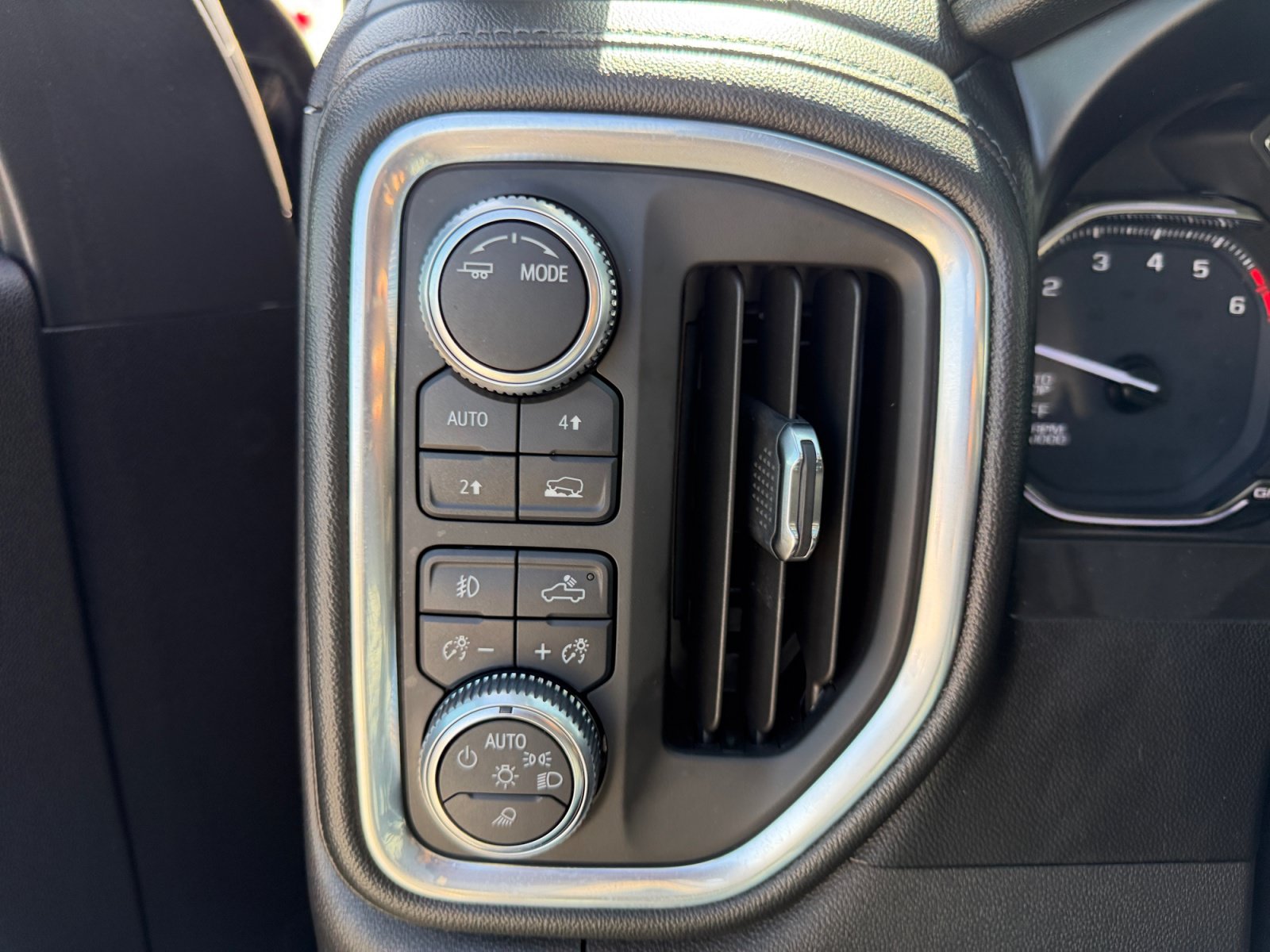 Used 2020 GMC Sierra 1500 SLT AWD/4WD image 21