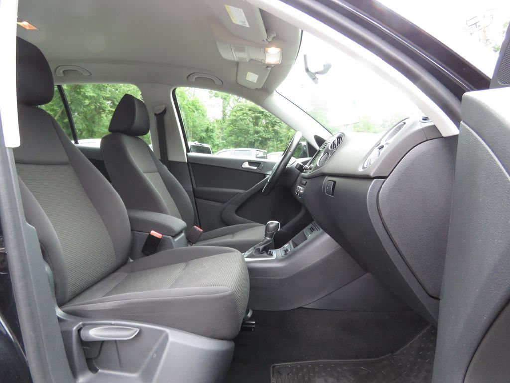 Used 2018 Volkswagen Tiguan Limited w/ Premium Package AWD/4WD image 13