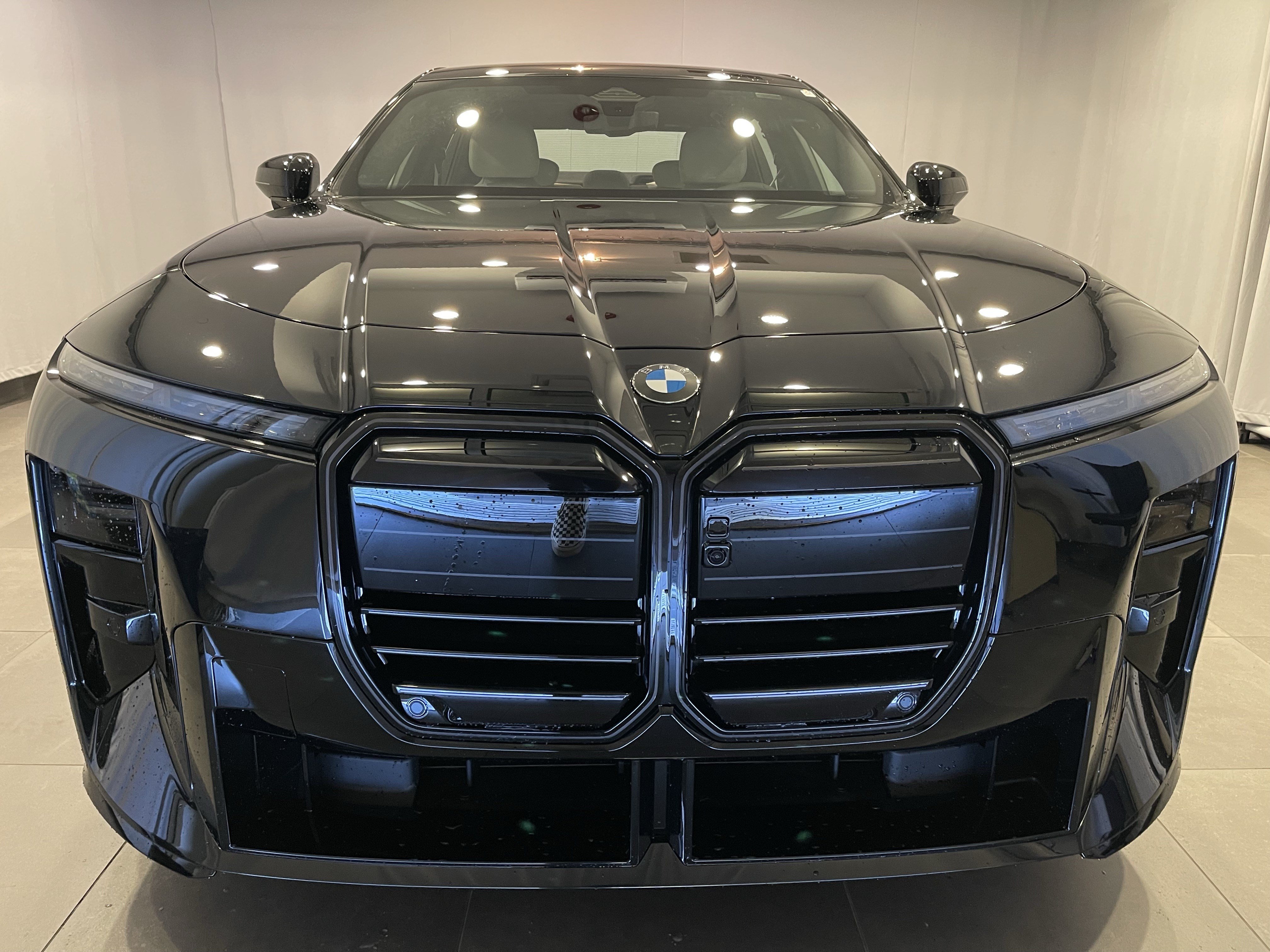 New 2027 BMW 740i xDrive w/ Executive Package AWD/4WD image 2