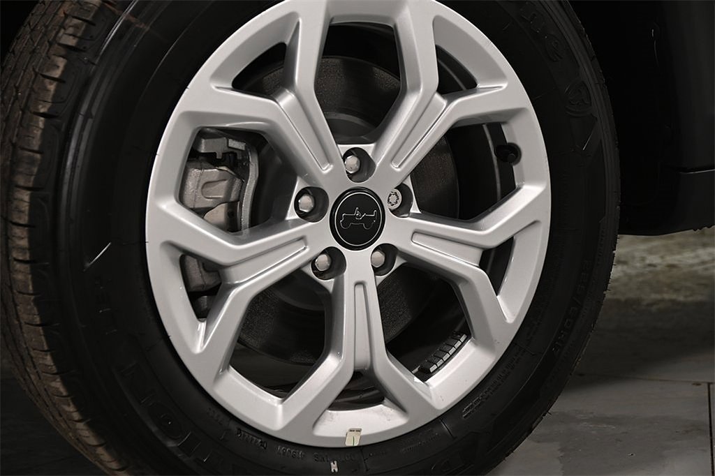 New 2025 Jeep Compass Sport image 9