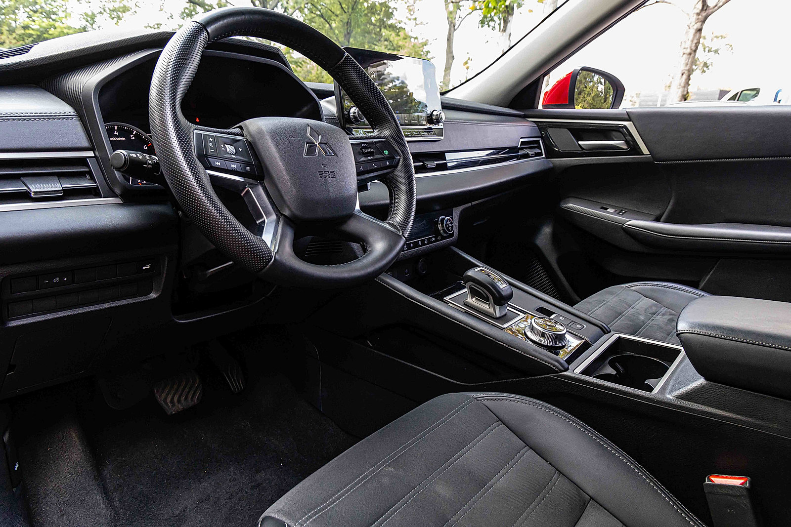 Used 2024 Mitsubishi Outlander AWD image 7