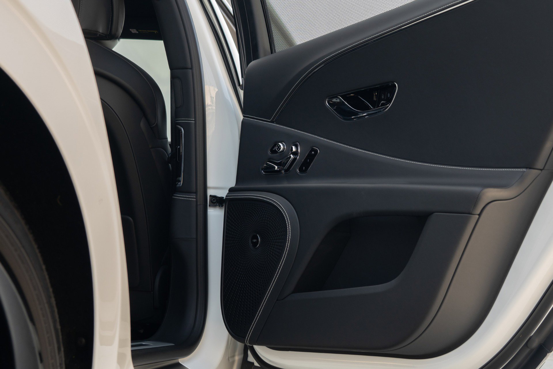 Used 2024 Bentley Flying Spur V8 image 40