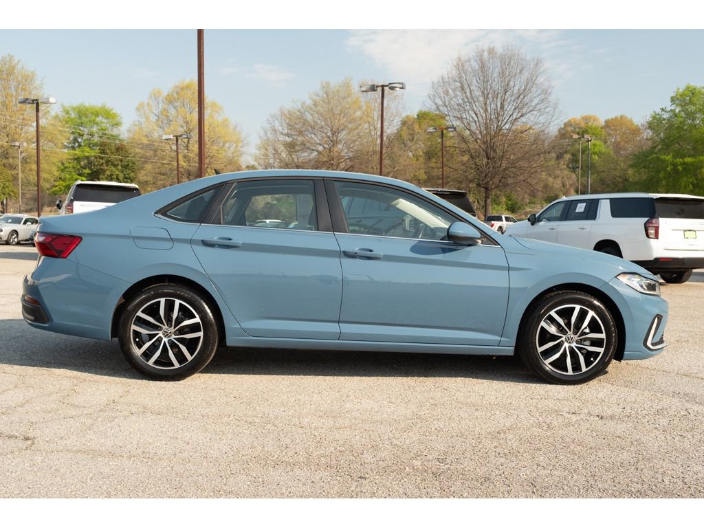 Used 2025 Volkswagen Jetta SE image 9