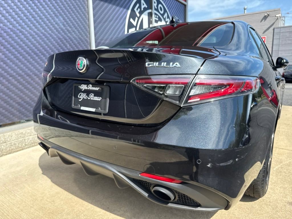 Used 2024 Alfa Romeo Giulia AWD image 7