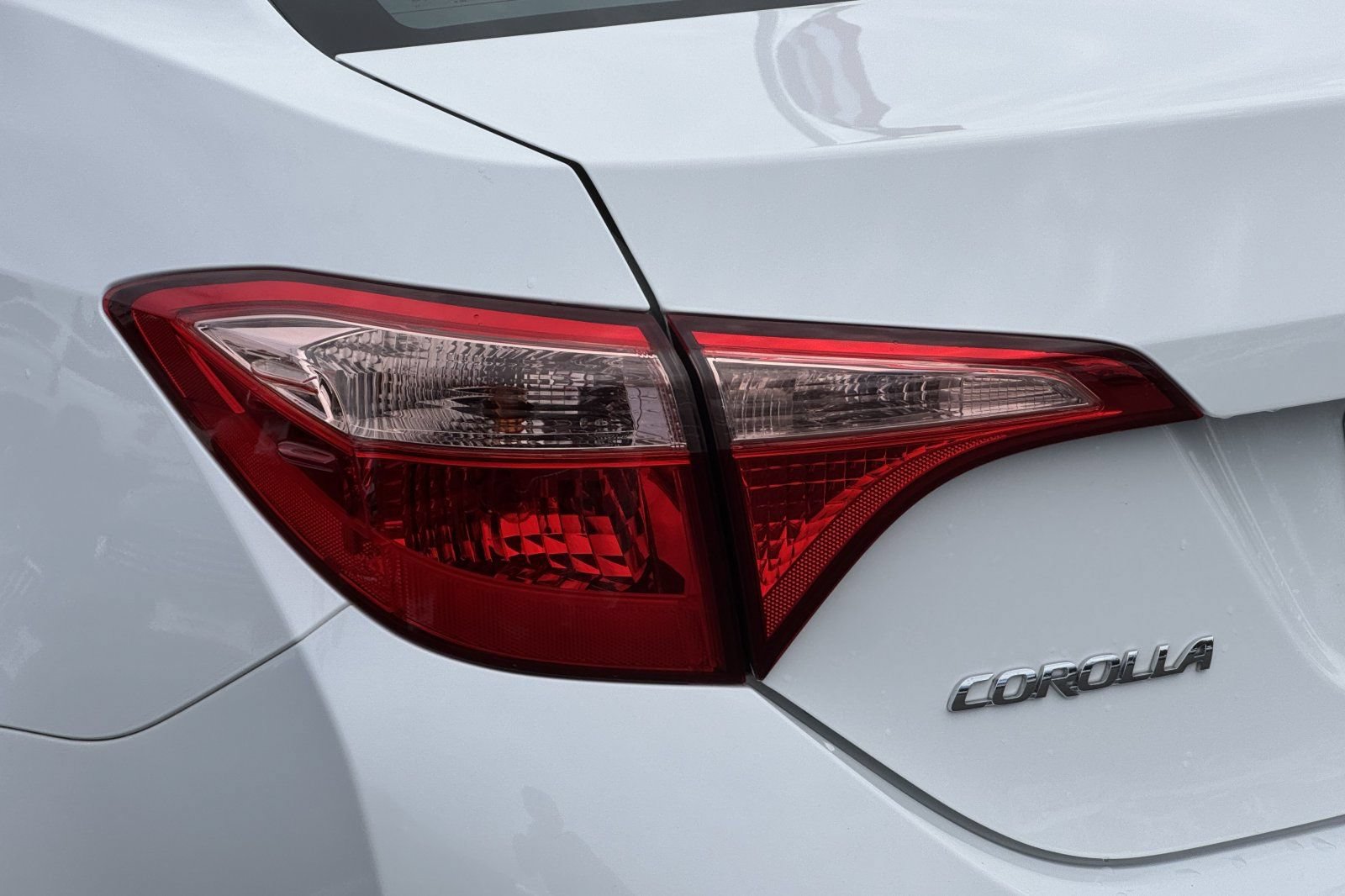 Used 2019 Toyota Corolla LE w/ Carpet Mat Package (TMS) FWD image 41
