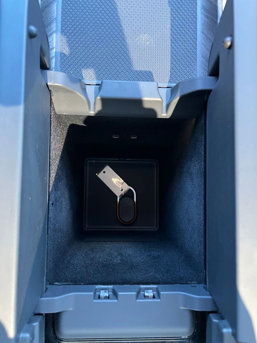 Used 2022 Rivian R1T Adventure image 38