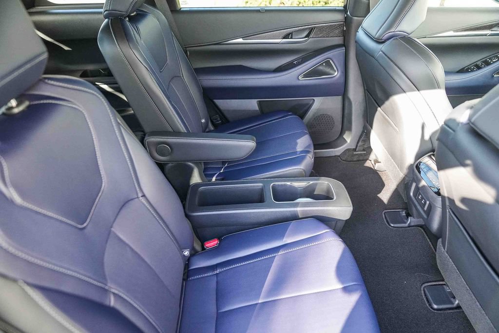 Certified 2026 INFINITI QX60 Sport w/ Dark Cargo Package AWD/4WD image 16