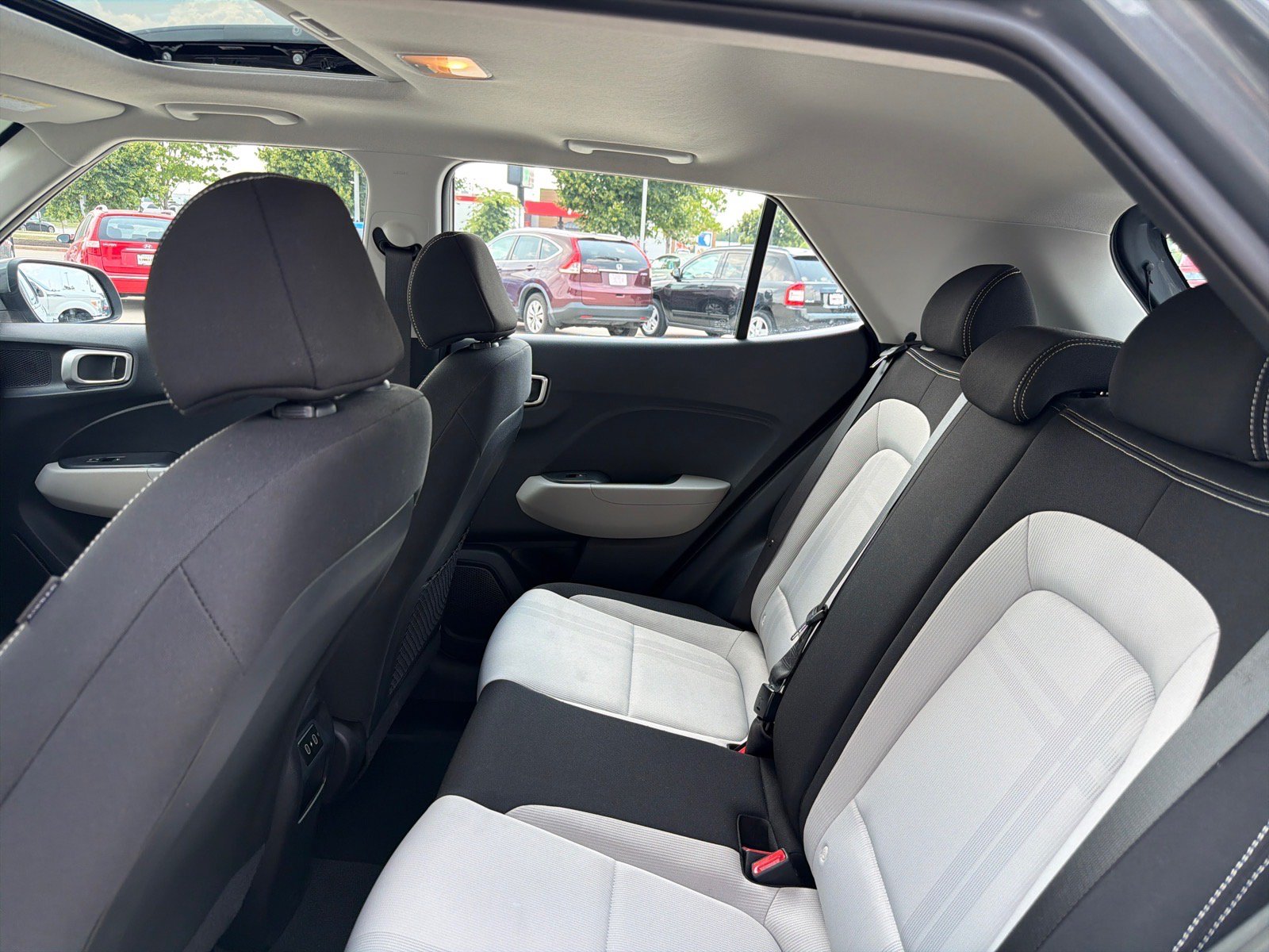 Used 2025 Hyundai Venue SEL FWD image 19