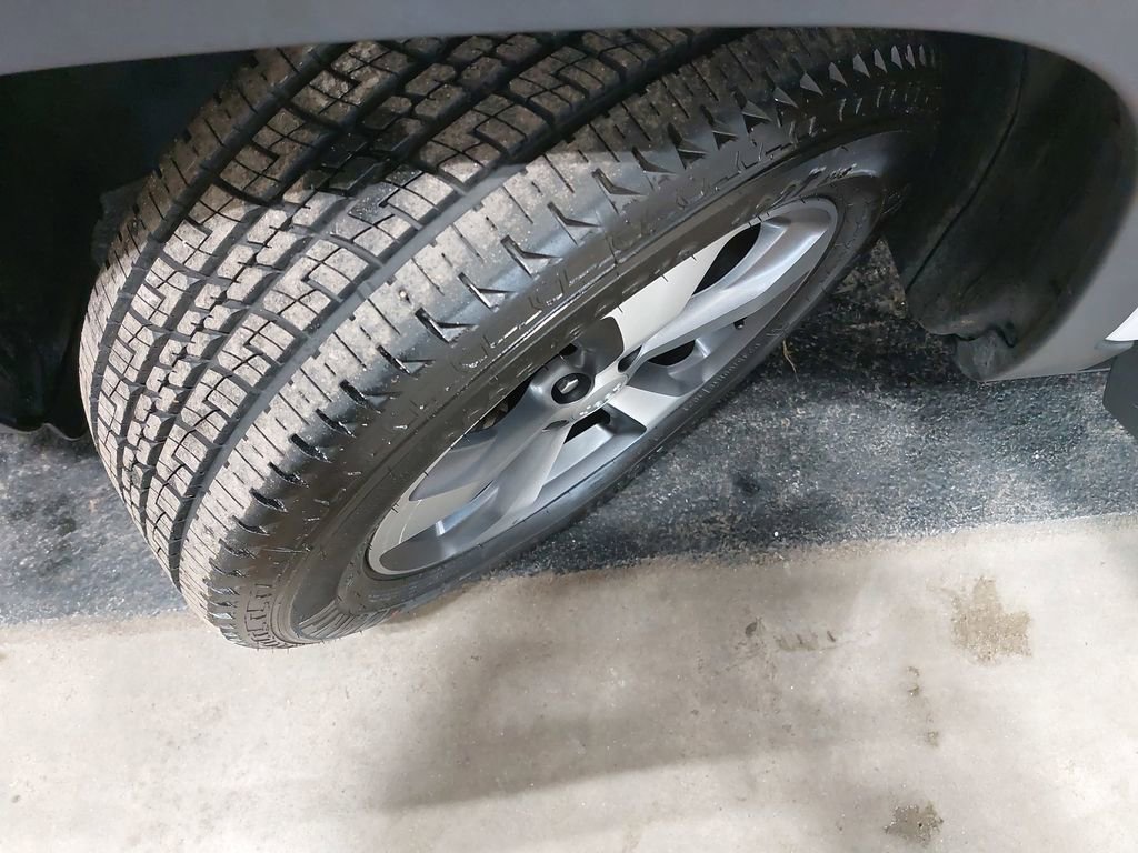 Used 2021 Jeep Cherokee Limited image 31