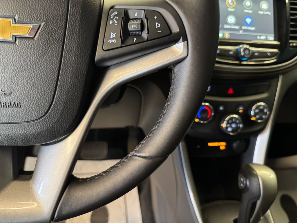 Used 2018 Chevrolet Trax LT w/ LT Convenience Package AWD/4WD image 12