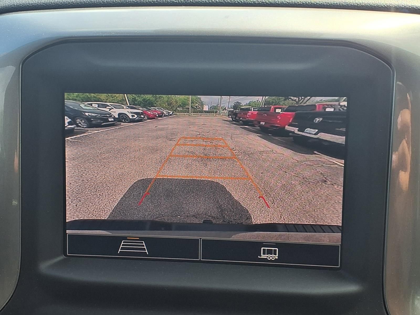 Used 2024 Chevrolet Silverado 2500 Custom w/ Custom Value Package image 5