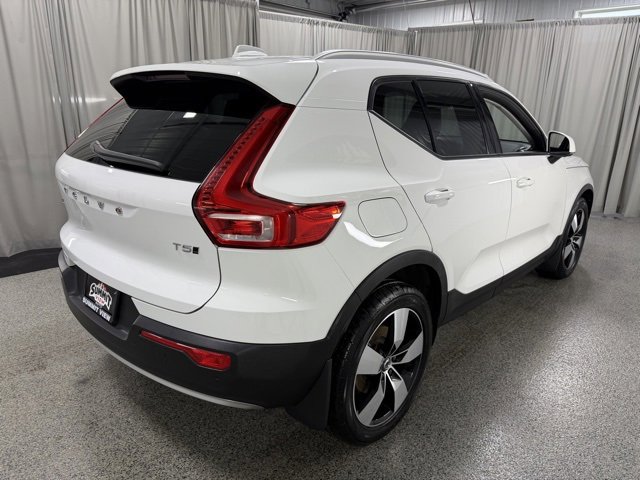 Used 2020 Volvo XC40 T5 Momentum w/ Premium Package image 4
