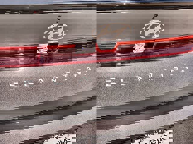 Used 2025 Hyundai Elantra Sport image 8