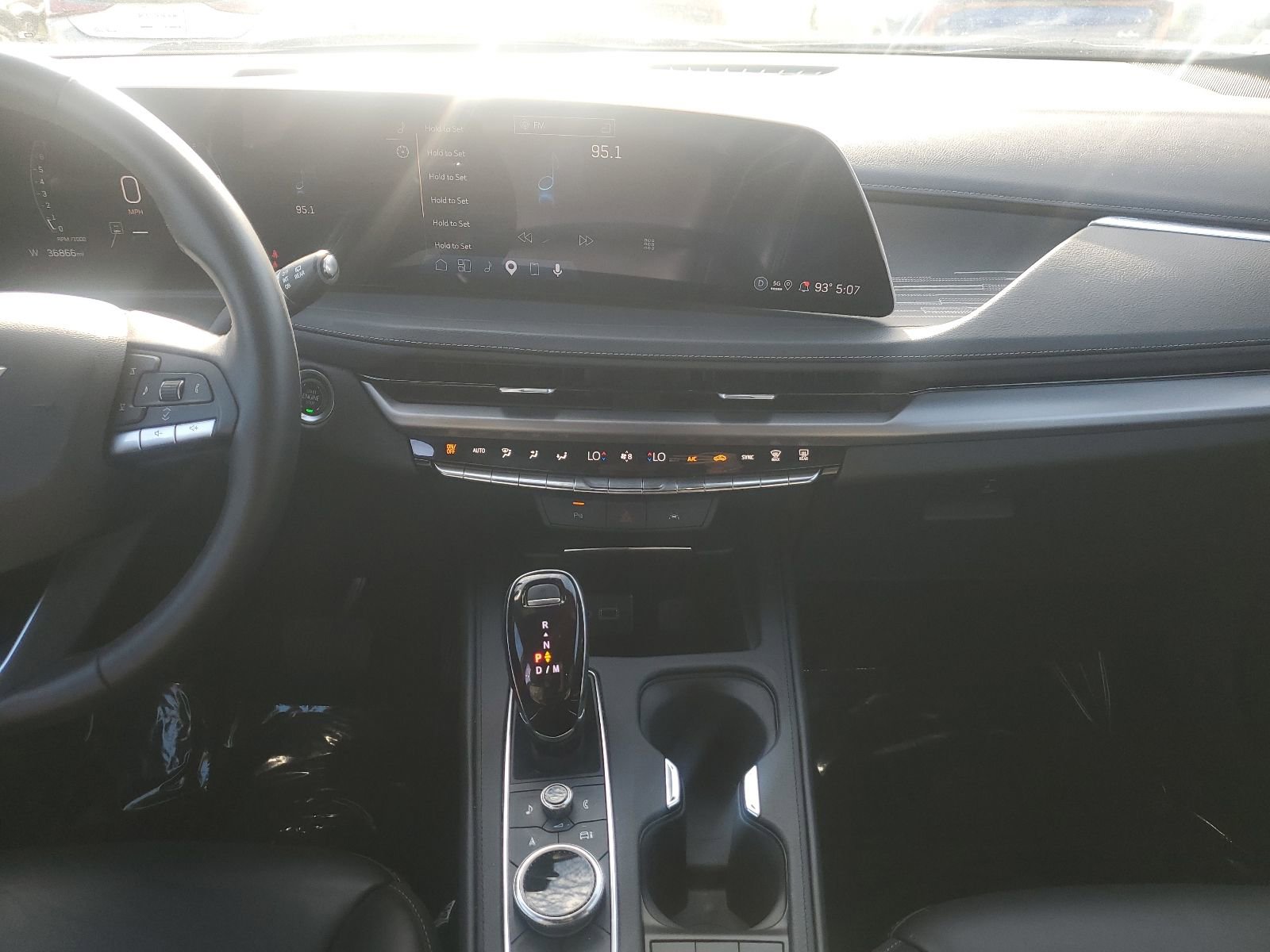 Used 2025 Cadillac XT4 Premium Luxury FWD image 10