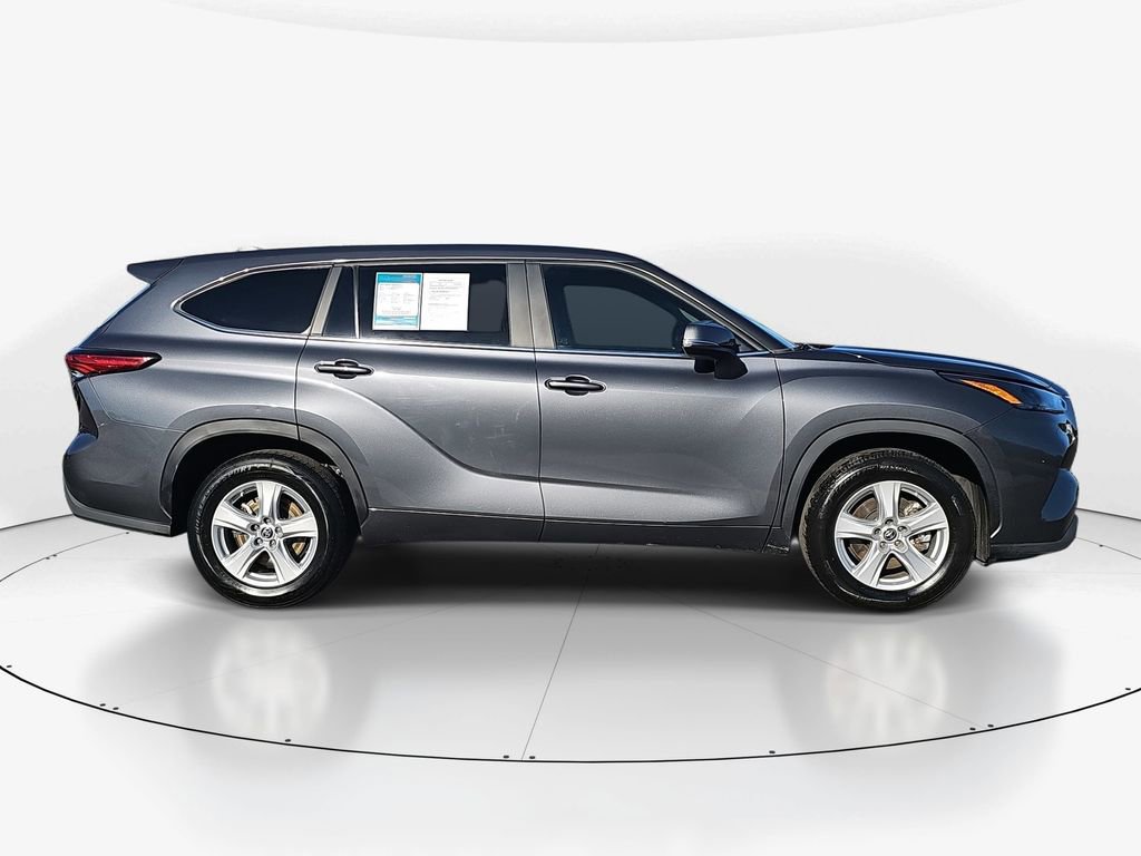 Used 2023 Toyota Highlander L image 3