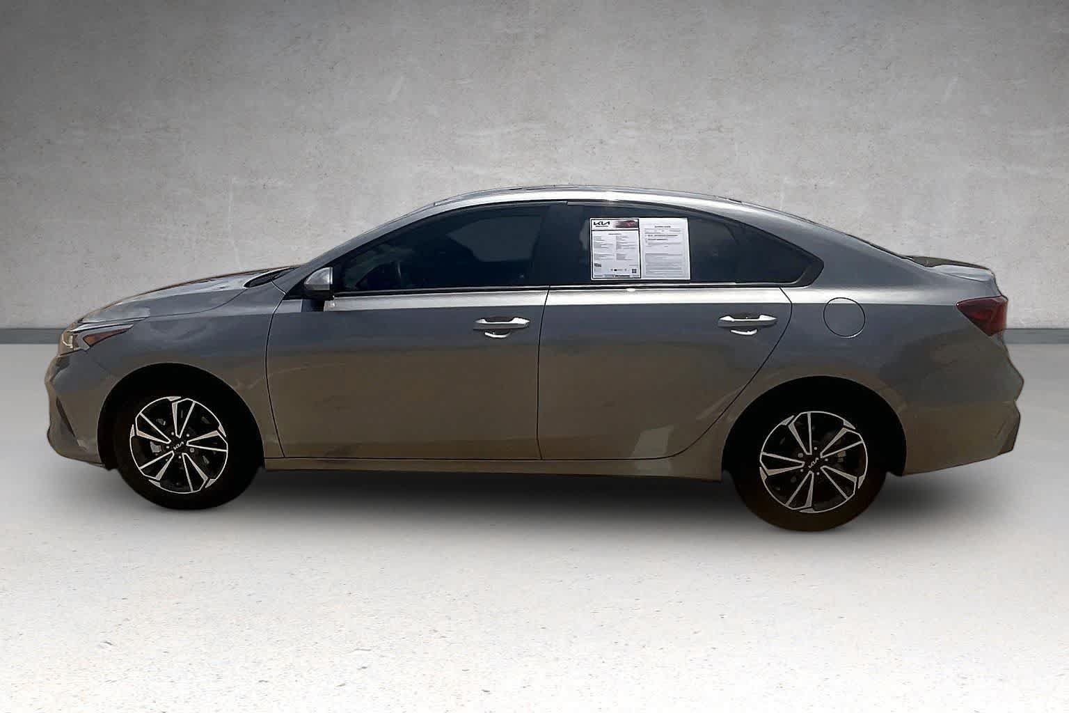 Certified 2022 Kia Forte LXS FWD image 3