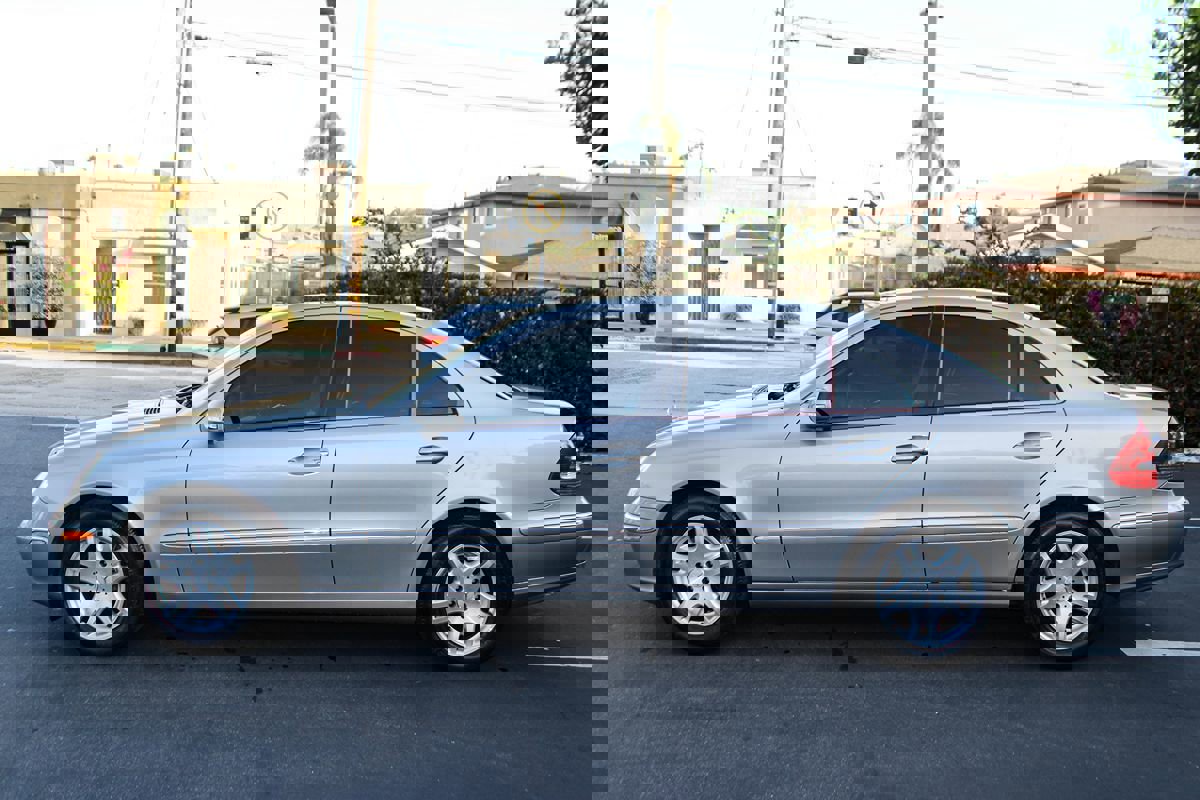 Used 2004 Mercedes-Benz E 320 Sedan image 2