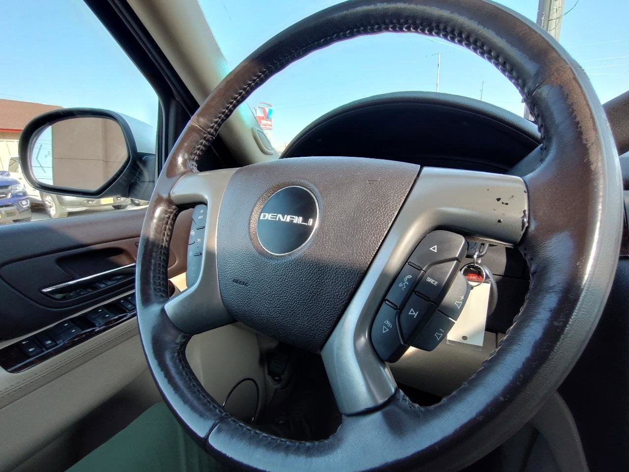 Used 2011 GMC Yukon Denali image 23