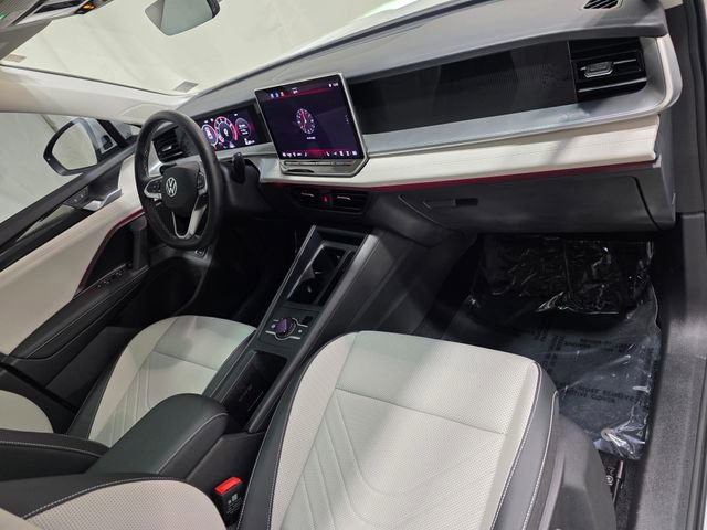 Certified 2025 Volkswagen Tiguan SE image 35