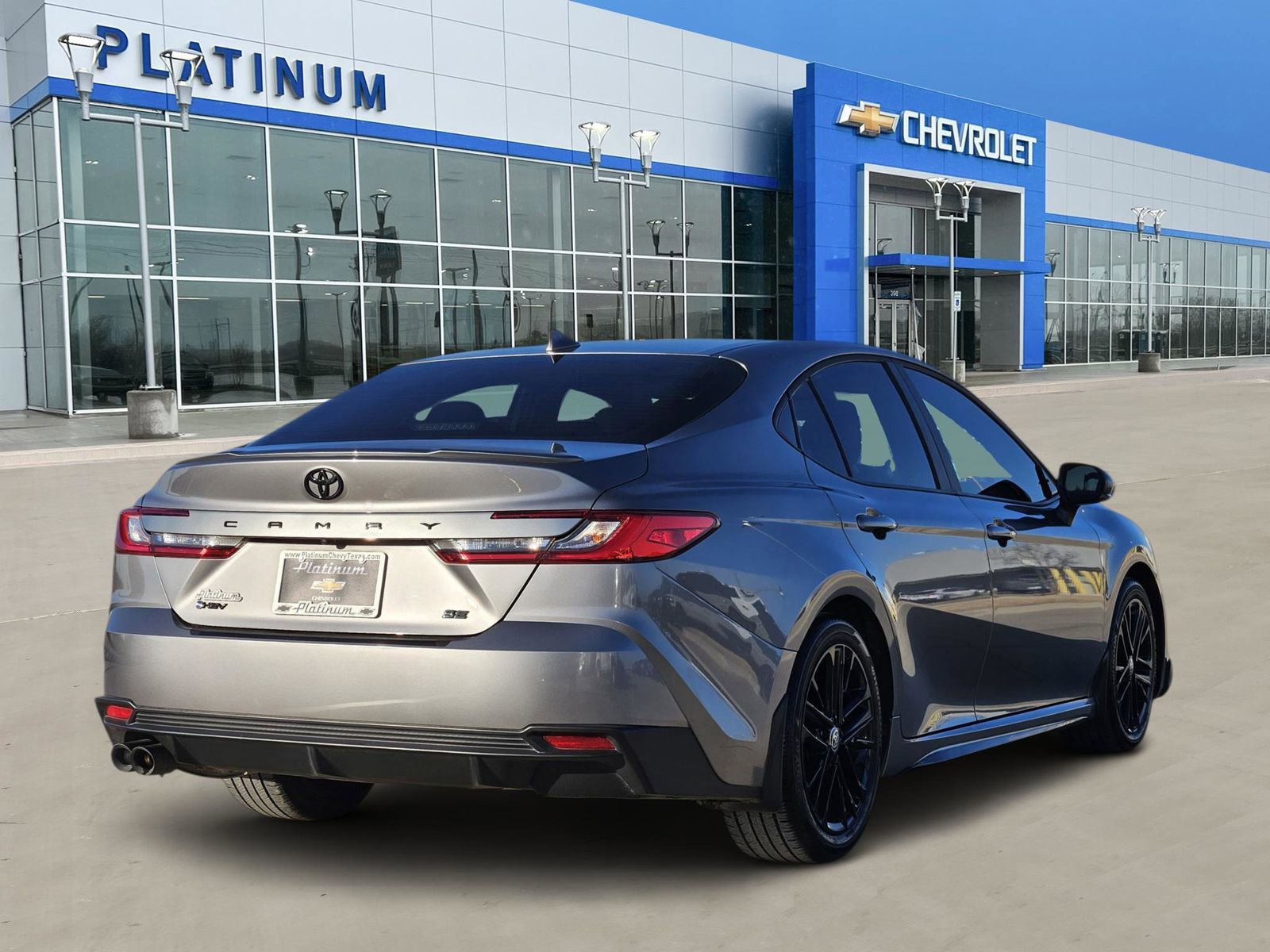 Used 2025 Toyota Camry SE w/ Convenience Package image 5