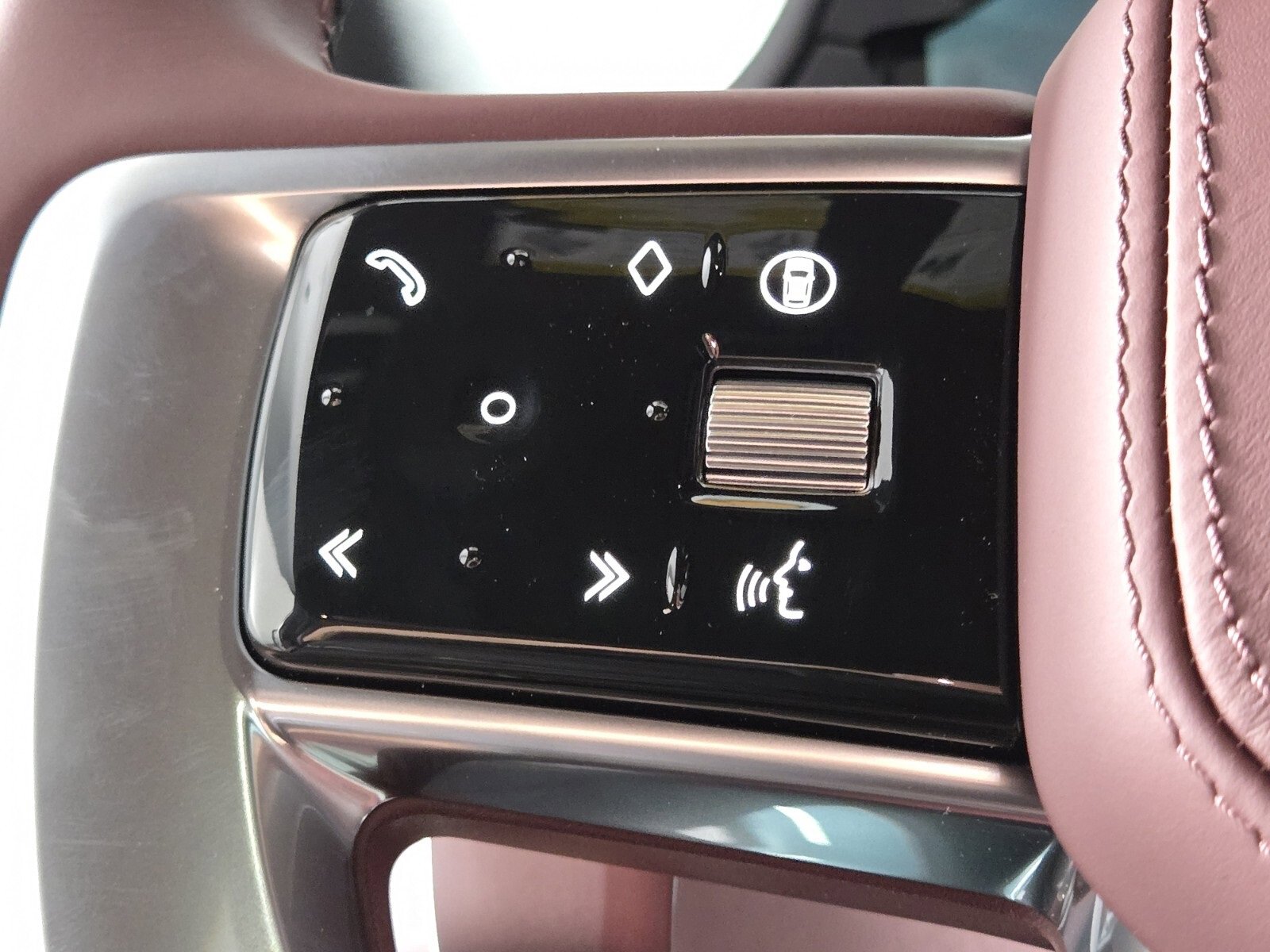 New 2025 Land Rover Range Rover SE image 24