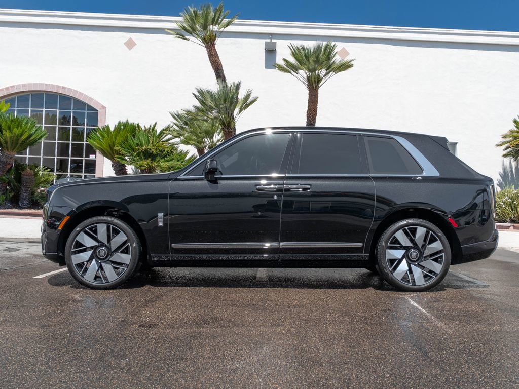 Used 2025 Rolls-Royce Cullinan image 3