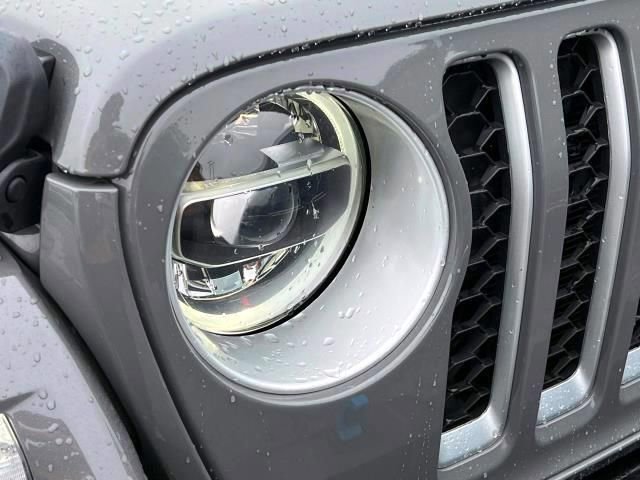 Certified 2022 Jeep Wrangler Unlimited Sahara w/ Cold Weather Group image 7