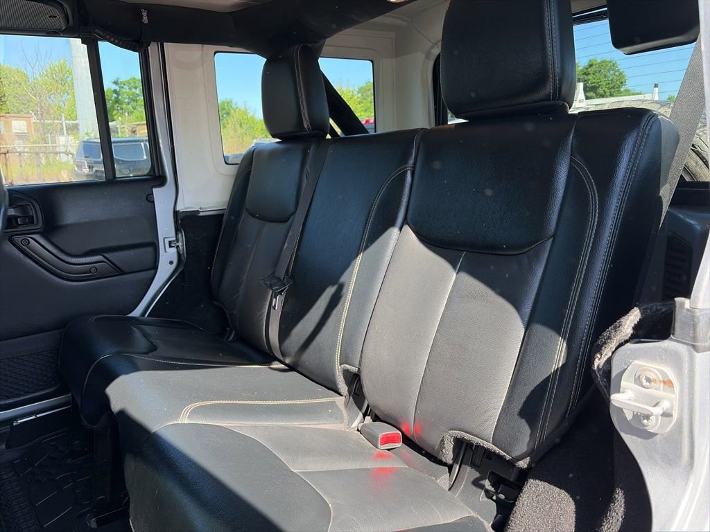 Used 2016 Jeep Wrangler Unlimited Rubicon AWD/4WD image 9