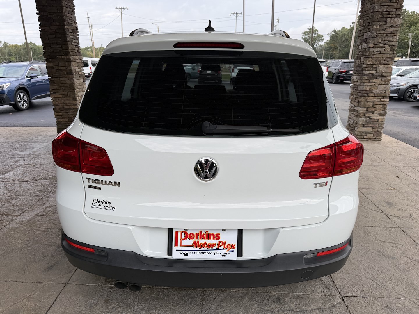 Used 2017 Volkswagen Tiguan Limited w/ Premium Package FWD image 8