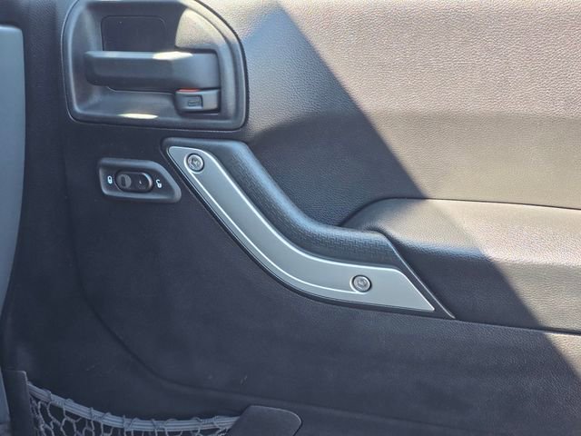 Used 2016 Jeep Wrangler Unlimited Sahara w/ Connectivity Group image 21