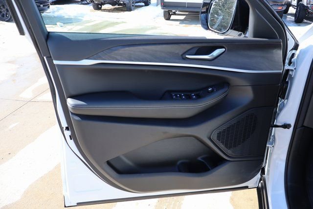 New 2026 Jeep Grand Cherokee Laredo image 8