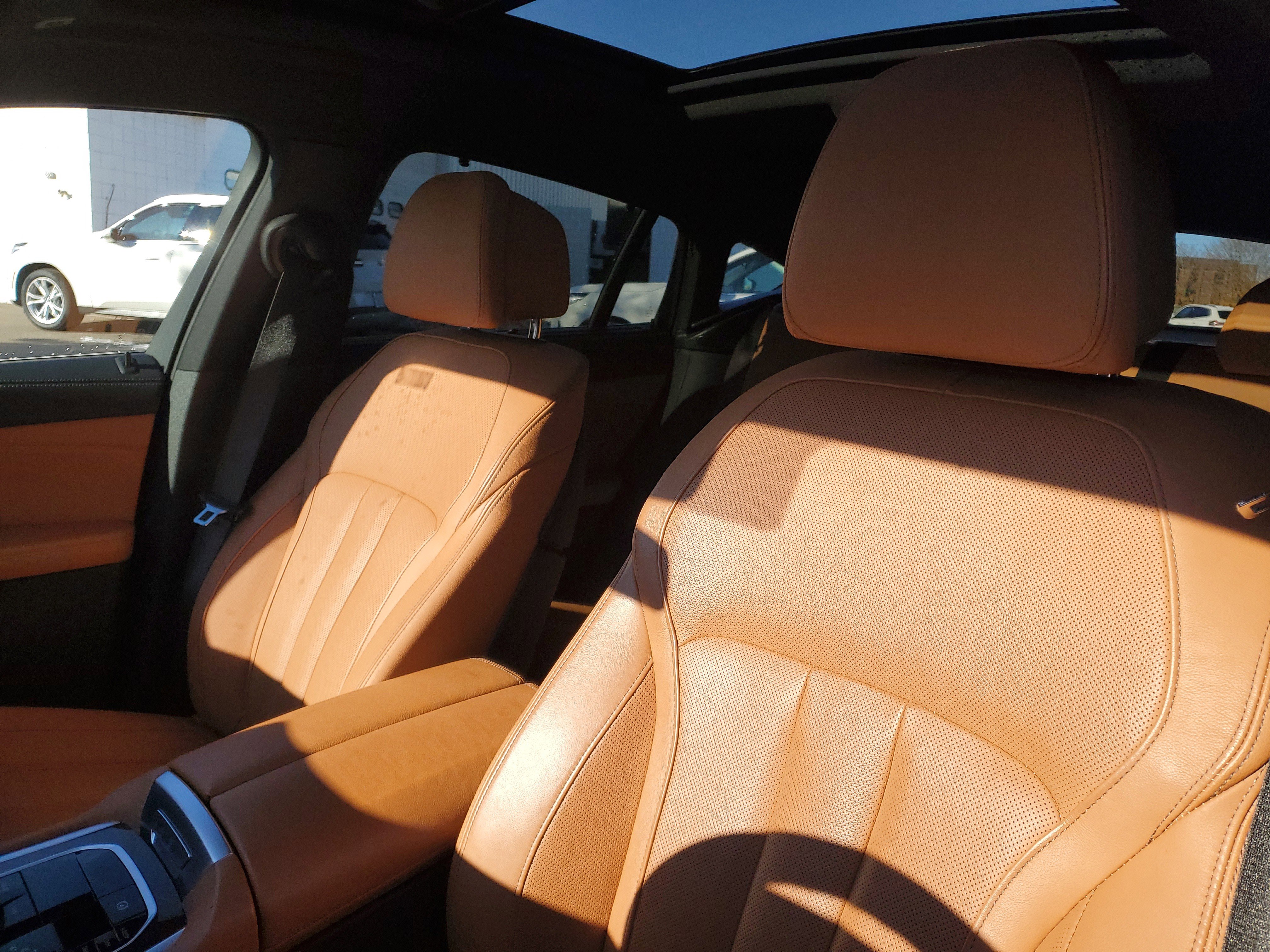 Used 2022 BMW X6 xDrive40i w/ Executive Package image 8