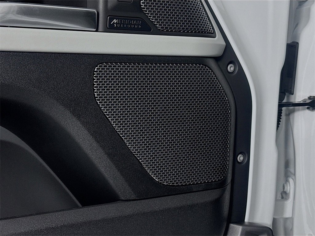 Used 2023 Land Rover Defender 110 X-Dynamic SE image 19
