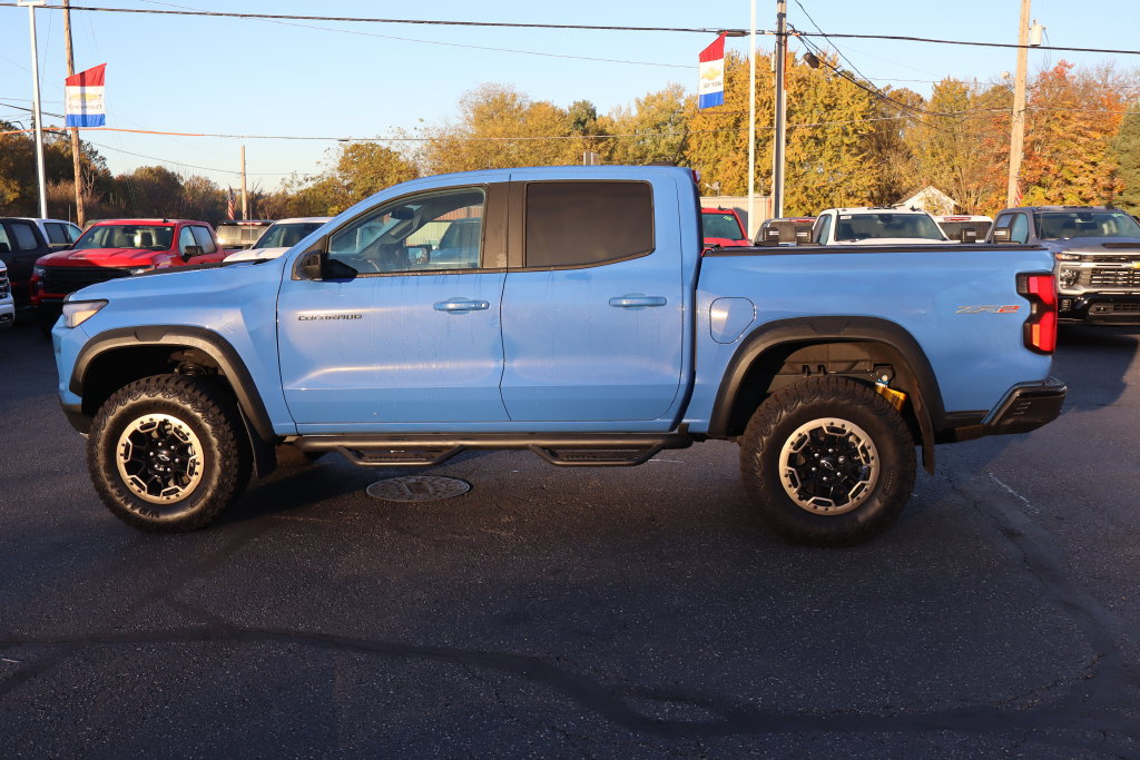 Used 2025 Chevrolet Colorado ZR2 w/ Technology Package AWD/4WD image 32