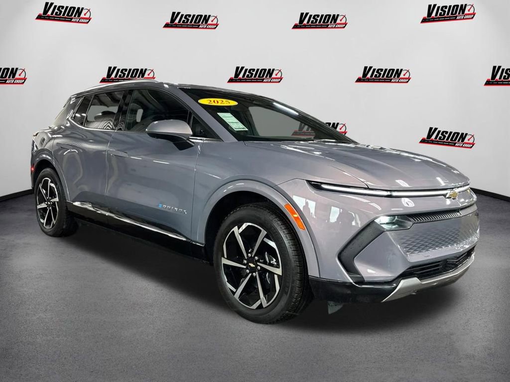 Used 2025 Chevrolet Equinox EV LT image 3