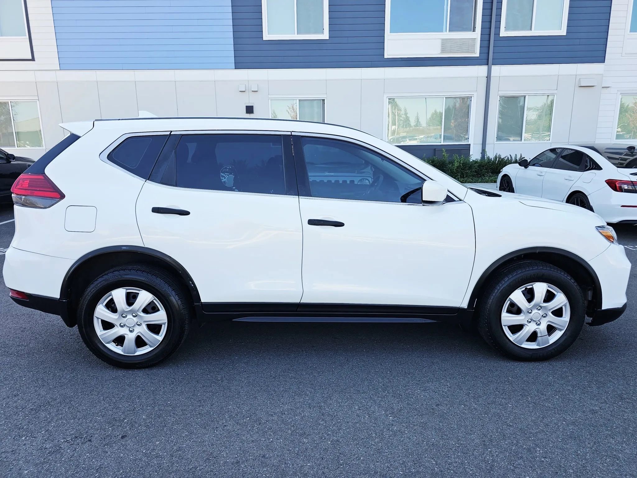 Used 2017 Nissan Rogue S image 6