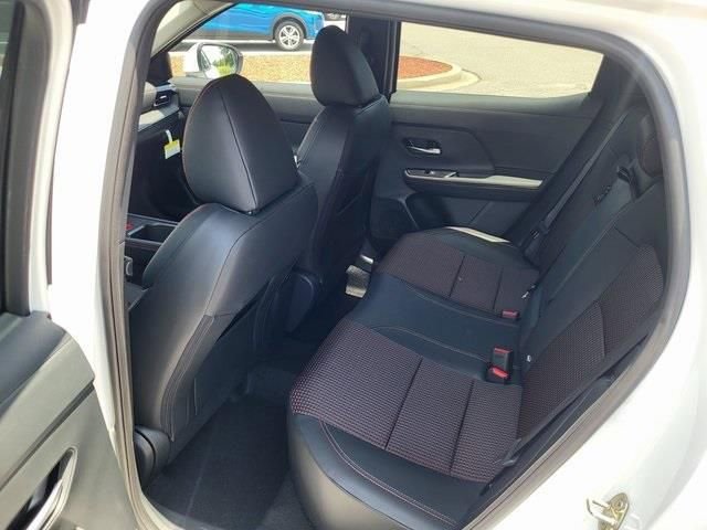 New 2025 Nissan Kicks SR FWD image 13