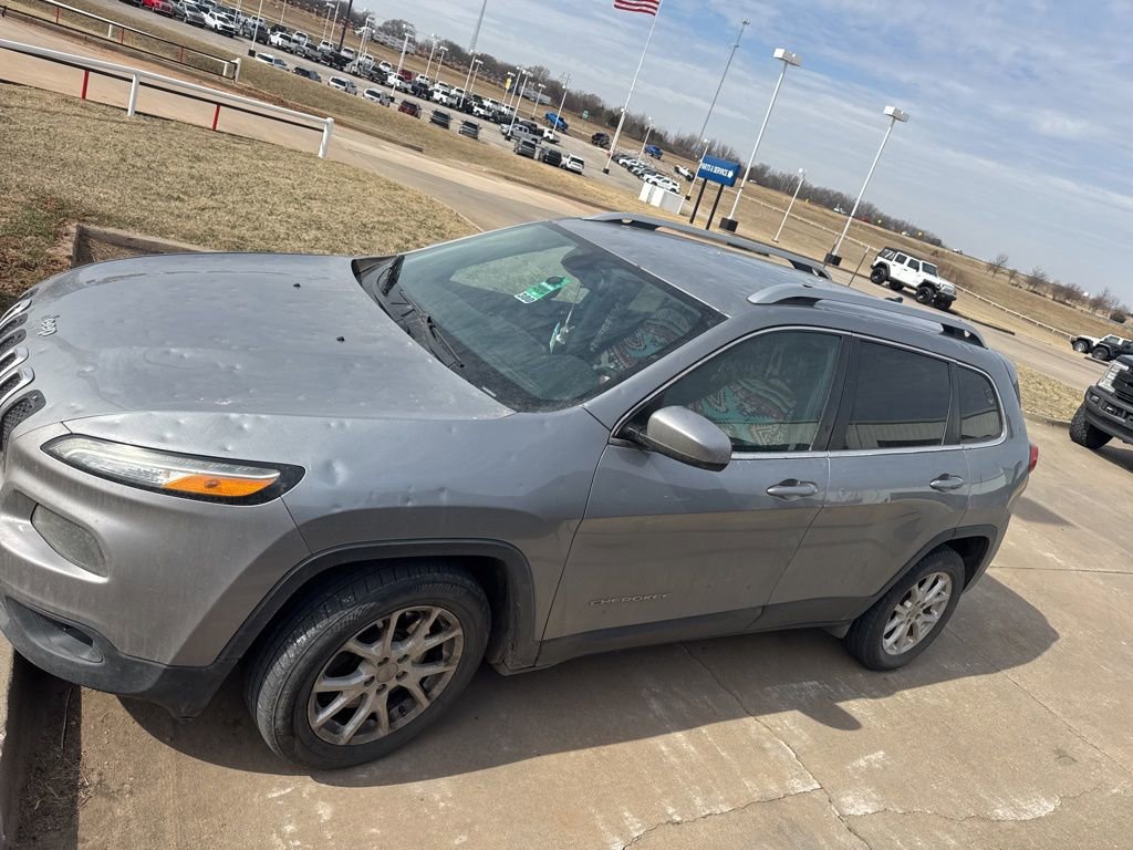 Used 2016 Jeep Cherokee Latitude image 3