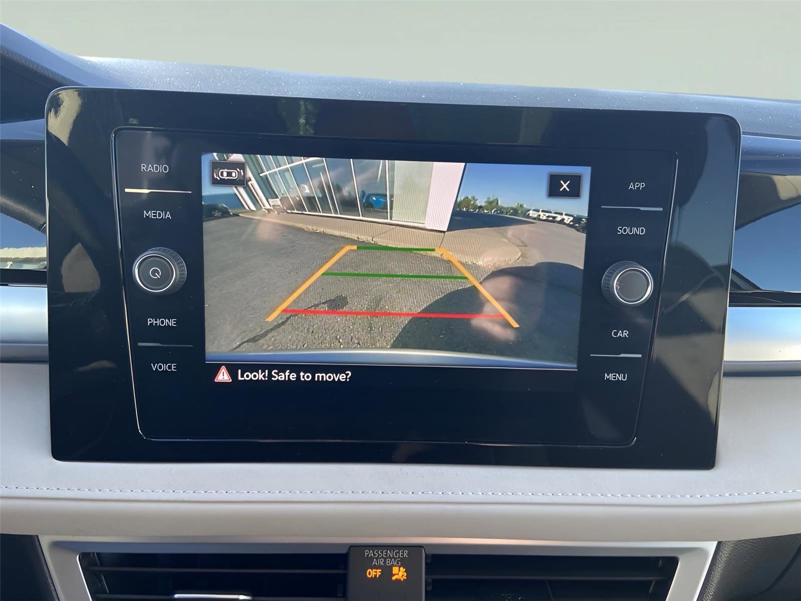 Used 2025 Volkswagen Taos SE w/ Panoramic Sunroof Package image 30