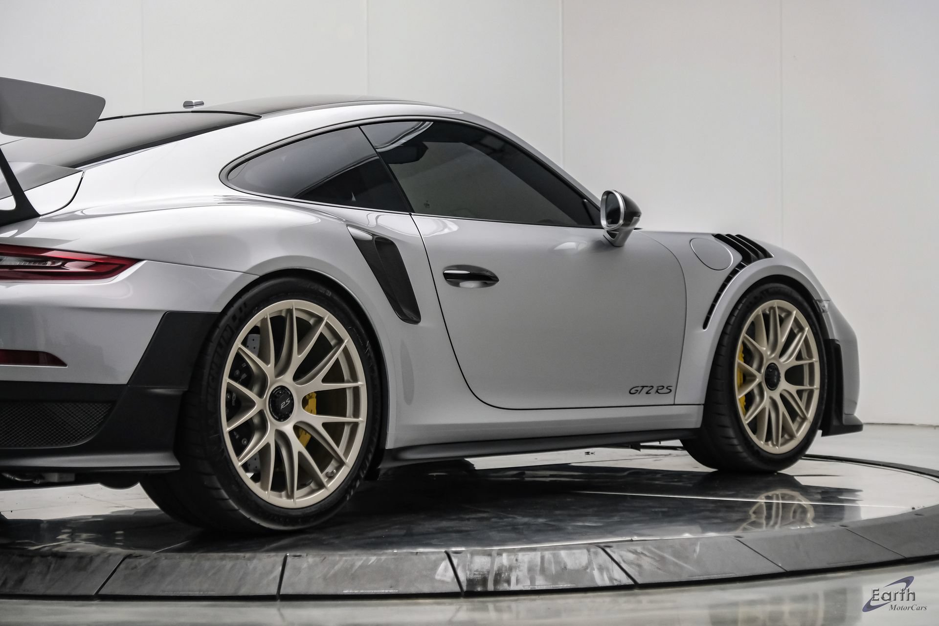 Used 2018 Porsche 911 GT2 RS RWD image 24