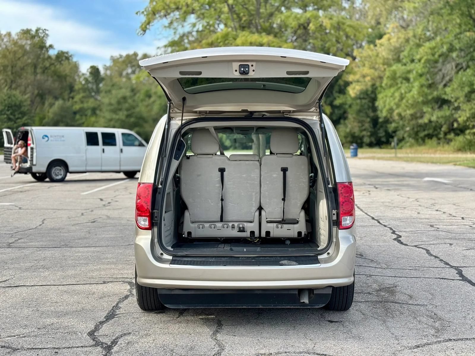Used 2013 Dodge Grand Caravan Crew FWD image 8