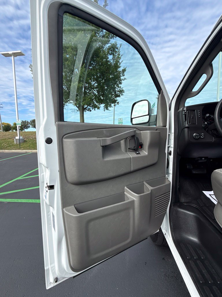 Used 2025 Chevrolet Express 3500 LT w/ LT Preferred Equipment Group RWD image 12