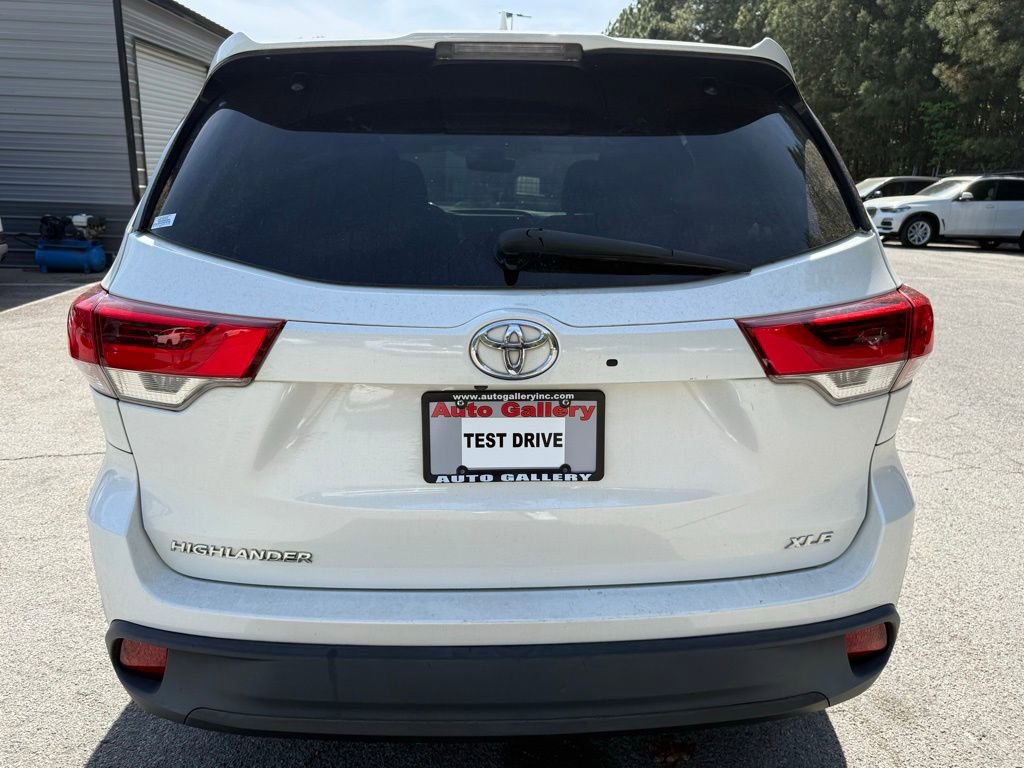 Used 2017 Toyota Highlander XLE FWD image 6