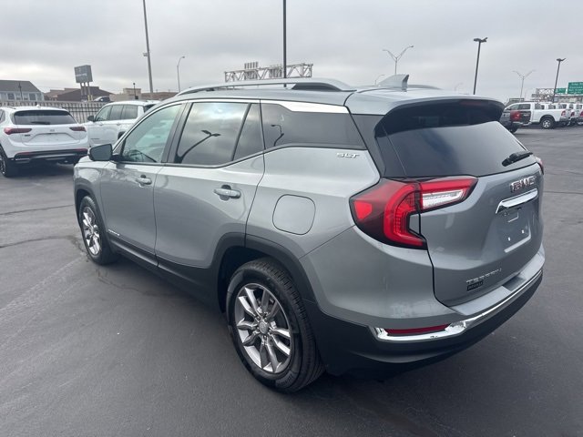 Used 2024 GMC Terrain SLT image 7